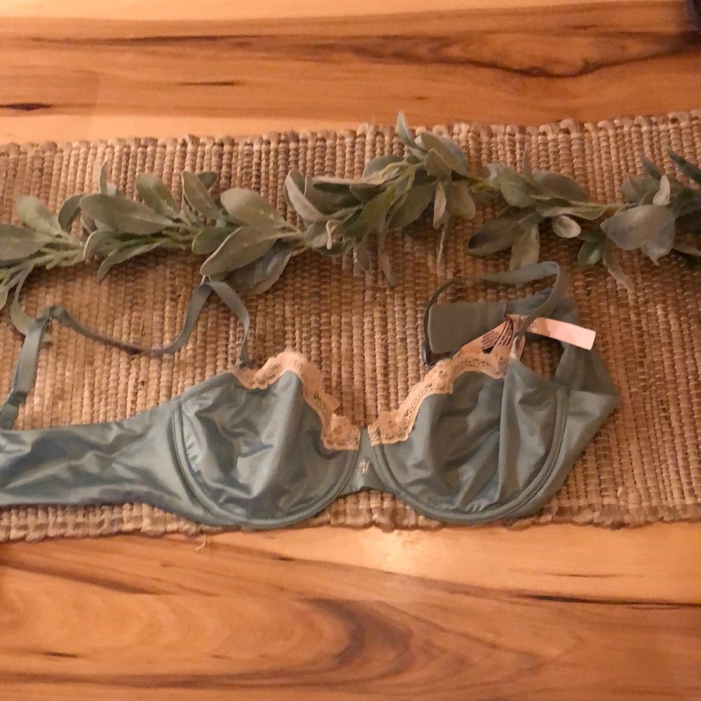 Brand new without tags Victoria’s Secret bra